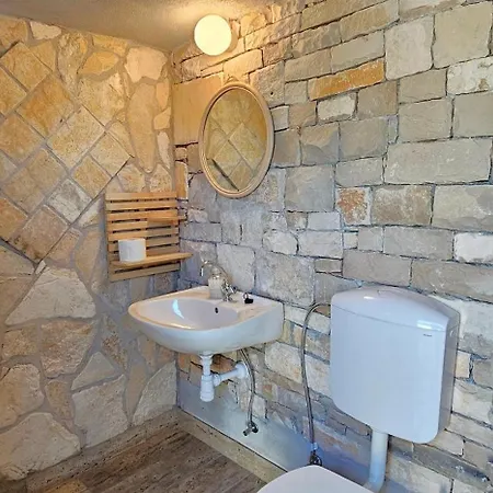 Stone House With Pool, Set In Idillic Countryside - Mir