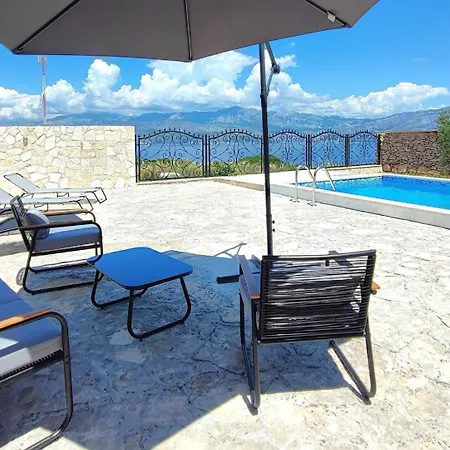 Stone House With Pool, Set In Idillic Countryside - Mir