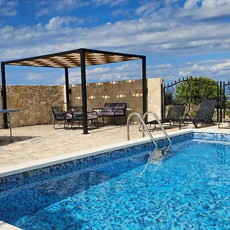 Stone House With Pool, Set In Idillic Countryside - Mir ポスティレ