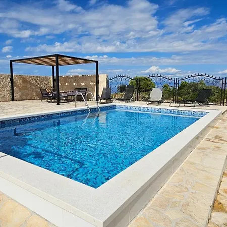 Stone House With Pool, Set In Idillic Countryside - Mir *