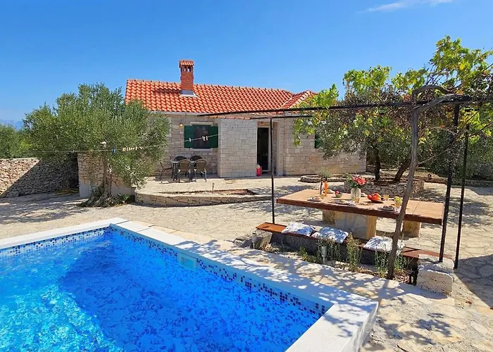 別荘 Stone House With Pool, Set In Idillic Countryside - Mir *