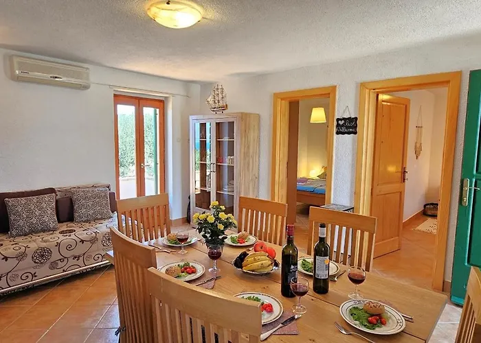 別荘 Stone House With Pool, Set In Idillic Countryside - Mir ポスティレ