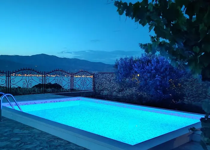 別荘 Stone House With Pool, Set In Idillic Countryside - Mir *