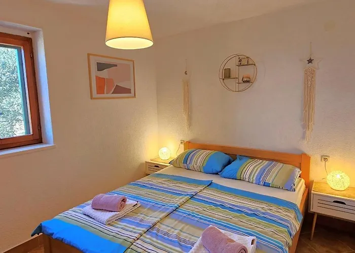 Stone House With Pool, Set In Idillic Countryside - Mir