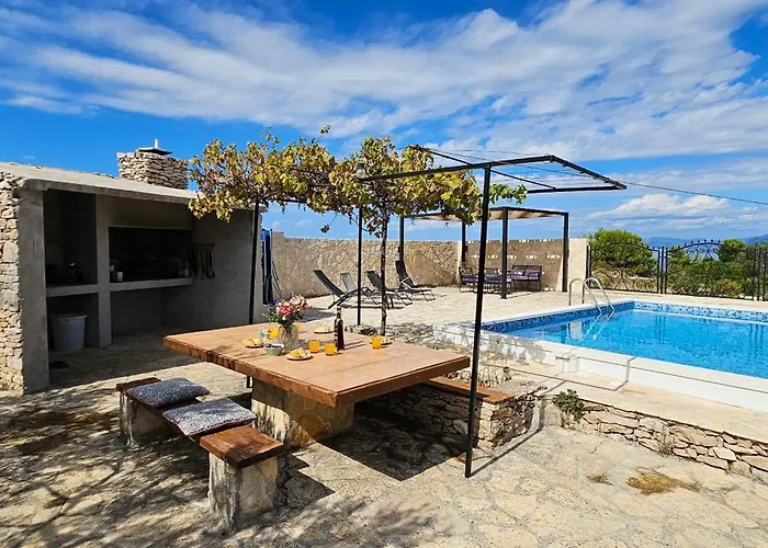 別荘 Stone House With Pool, Set In Idillic Countryside - Mir