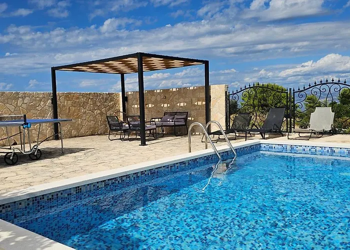 Stone House With Pool, Set In Idillic Countryside - Mir ポスティレ