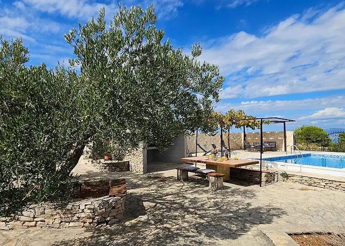 別荘 Stone House With Pool, Set In Idillic Countryside - Mir
