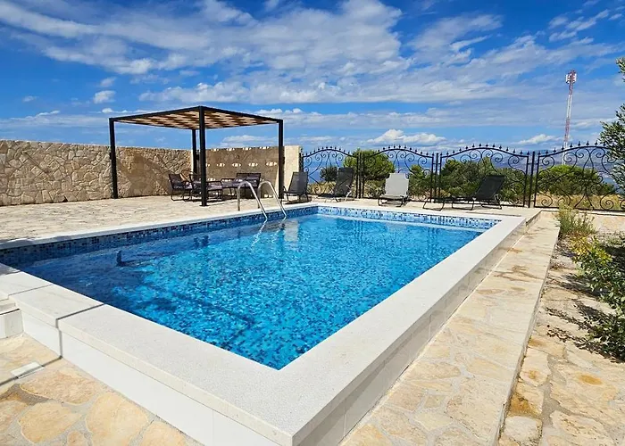 Stone House With Pool, Set In Idillic Countryside - Mir *