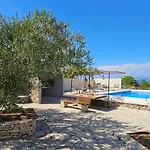 Stone House With Pool, Set In Idillic Countryside - Mir Dom wakacyjny