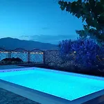 Dom wakacyjny Stone House With Pool, Set In Idillic Countryside - Mir *