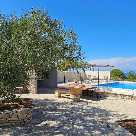 Stone House With Pool, Set In Idillic Countryside - Mir 펜션