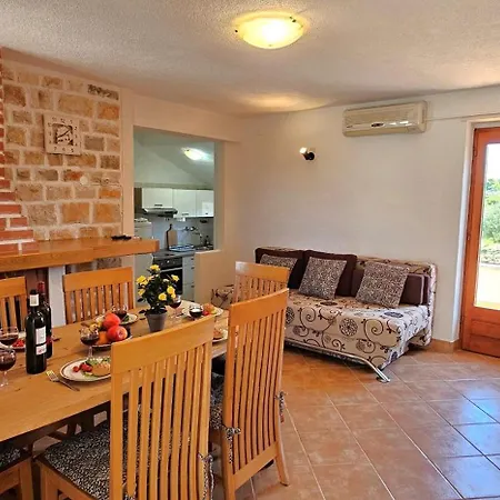 Dom wakacyjny Stone House With Pool, Set In Idillic Countryside - Mir