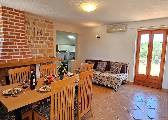 펜션 Stone House With Pool, Set In Idillic Countryside - Mir