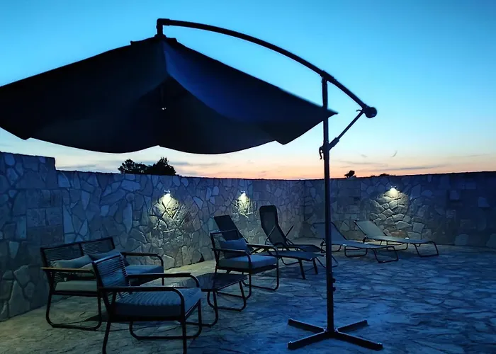 Stone House With Pool, Set In Idillic Countryside - Mir 펜션