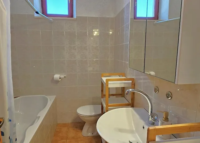 펜션 Stone House With Pool, Set In Idillic Countryside - Mir