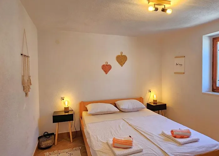 Stone House With Pool, Set In Idillic Countryside - Mir *