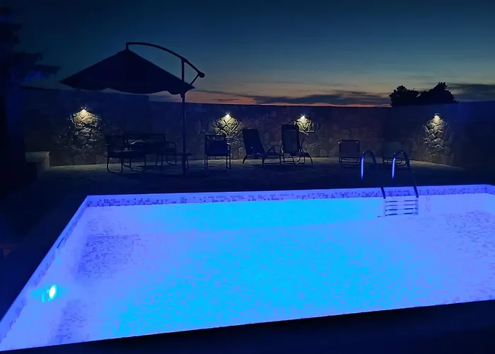 Stone House With Pool, Set In Idillic Countryside - Mir 펜션